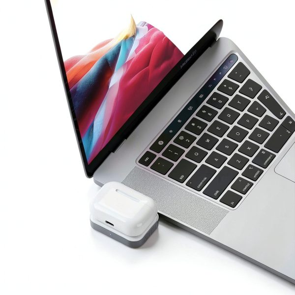 Satechi USB-C Wireless Charging Dock for AirPods Pro-18